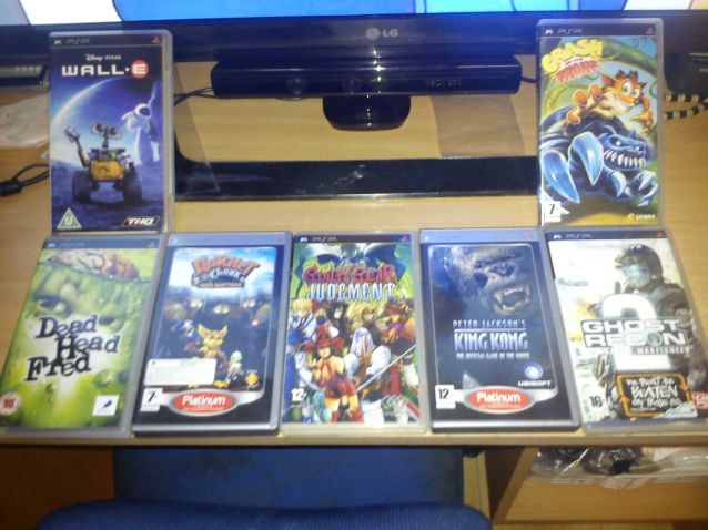 Szerény PSP gyűjteményem a háttérben a kinectel.